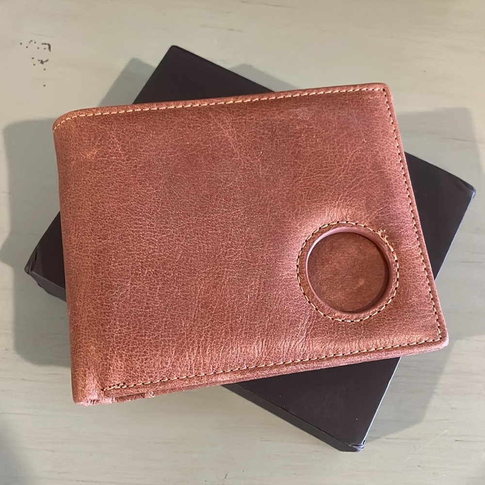 NIB AirTag Men’s Leather Wallet with RFID